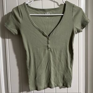 Hollister top w/ buttons tee- green size S